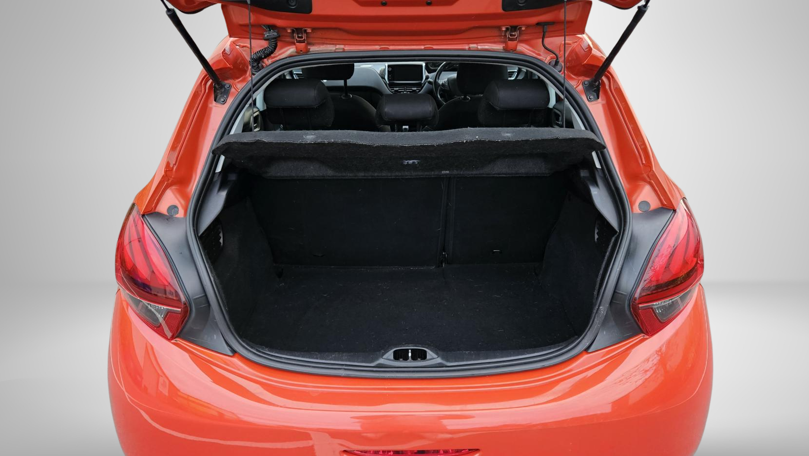 Peugeot 208 1.2 PureTech XS White Hatchback 5dr Petrol Manual Euro 6 (82 ps)