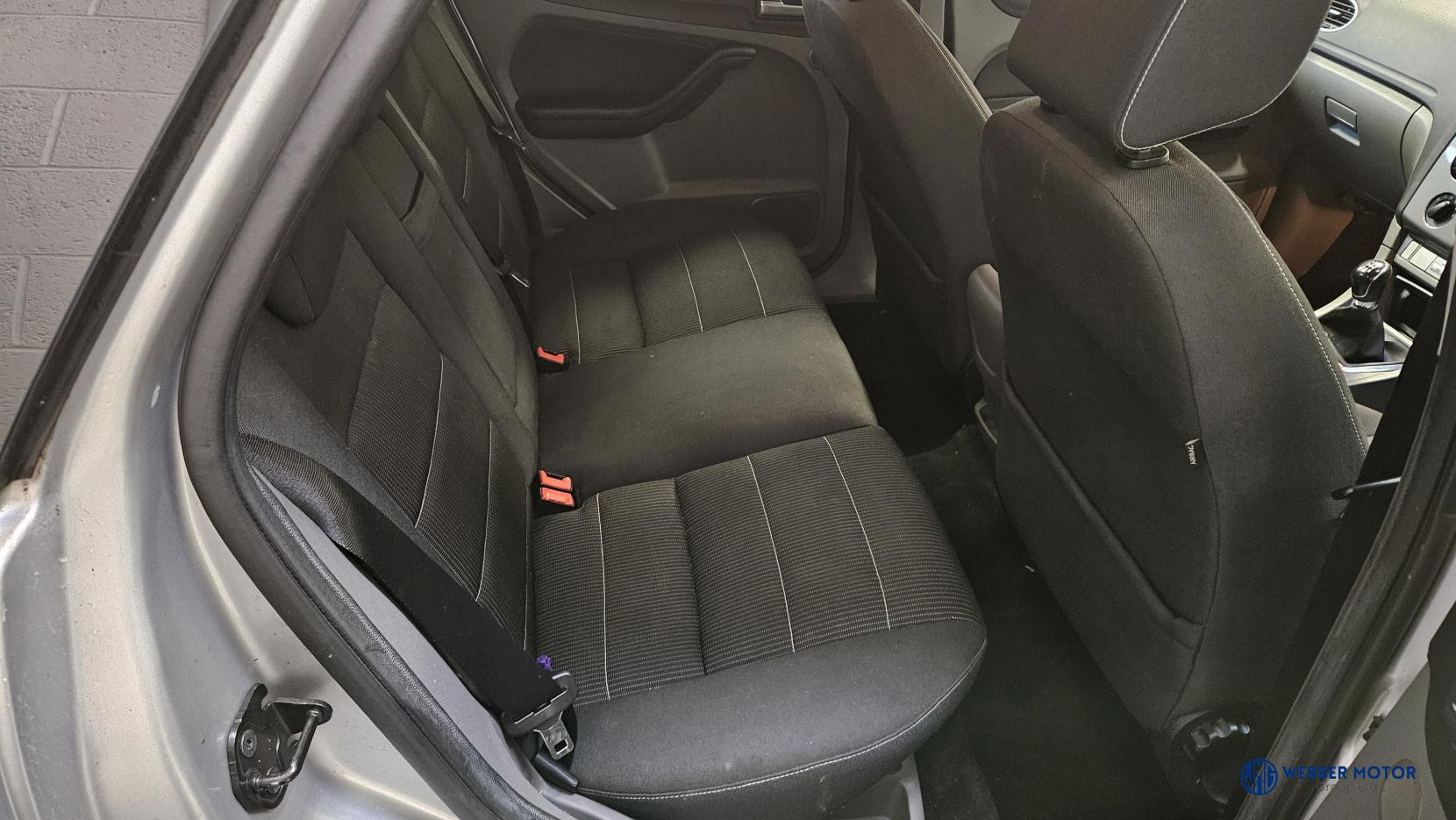 Ford Focus 2.0 Titanium Hatchback 5dr Petrol Manual (170 g/km, 143 bhp)