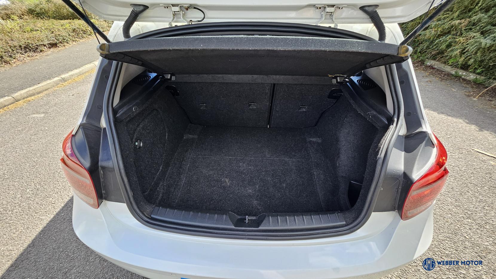 BMW 1 Series 2.0 118d SE Hatchback 5dr Diesel Manual Euro 5 (s/s) (143 ps)